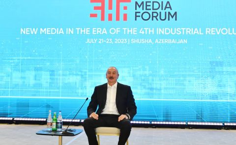 Alijew über Geopolitik, Bergkarabach-Gespräche und die Präsenz in den sozialen Medien