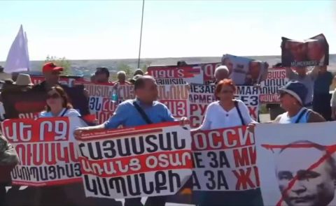 Anti-Russian Rally in Gyumri Demands Withdrawal of 102nd Base