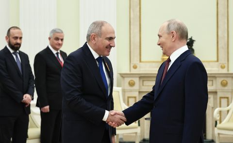 Armenische und russische Staatschefs sprechen über Frieden mit Aserbaidschan, Verkehrsprojekte und strategische Zusammenarbeit im Gasbereich